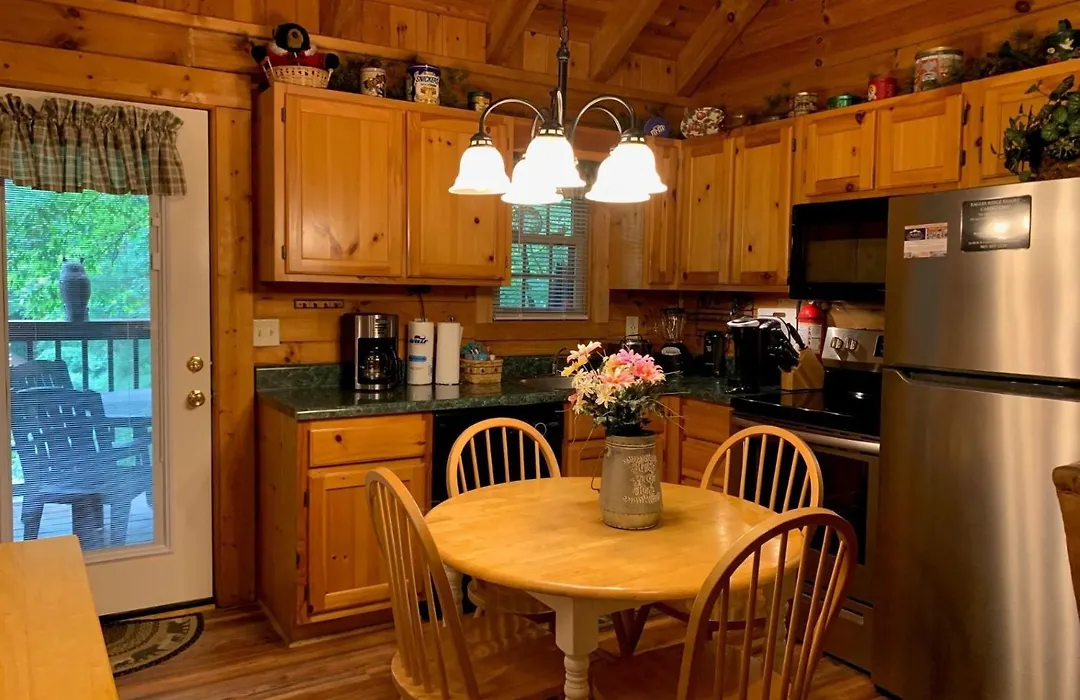 Er65 - Eagles Point - Great Location, Close To All The Action! Cabin-1